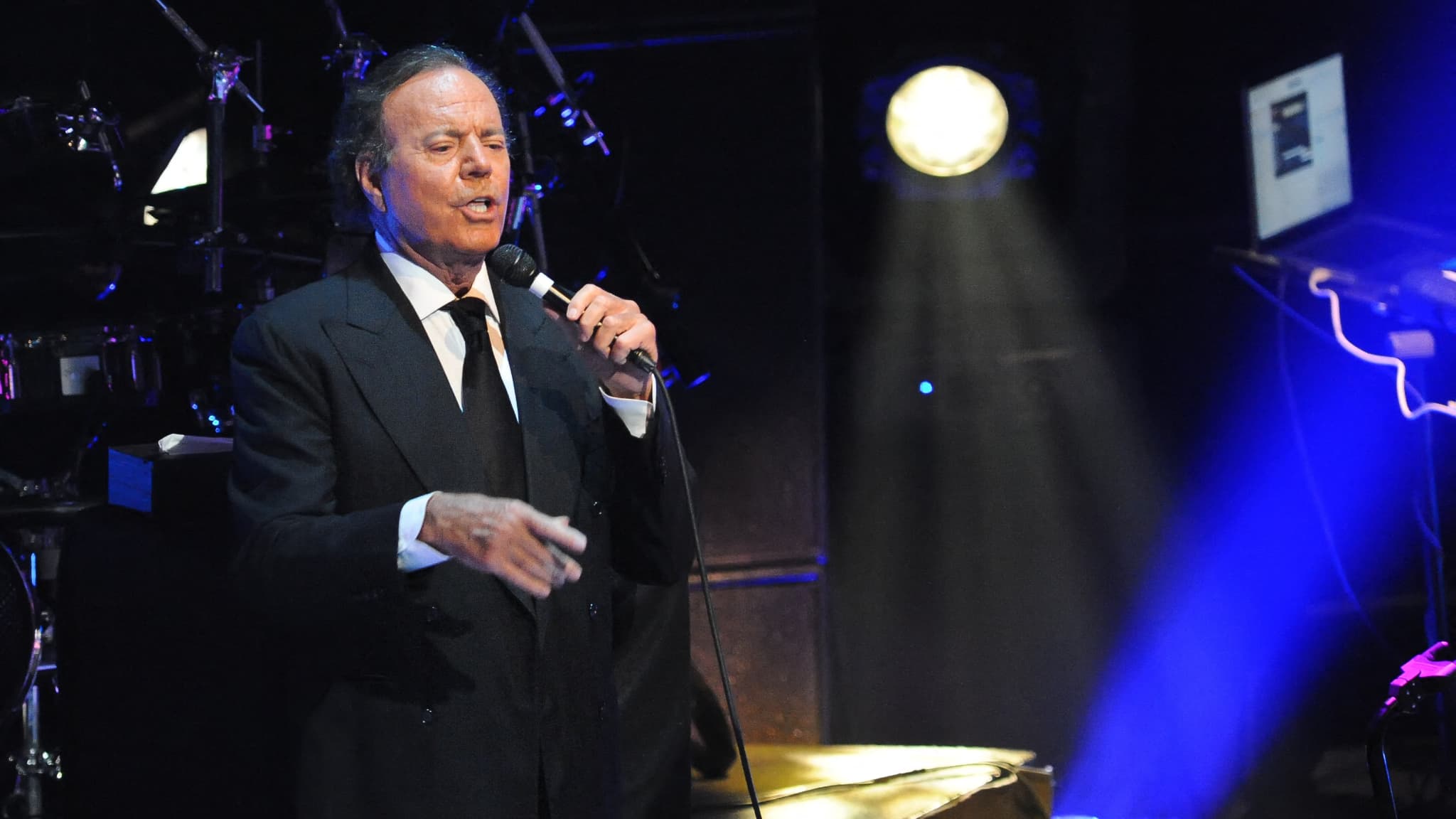 Portrait de Julio Iglesias lié à une affaire judiciaire