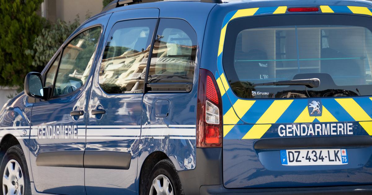 Plongeurs près du gouffre Font-Estramar