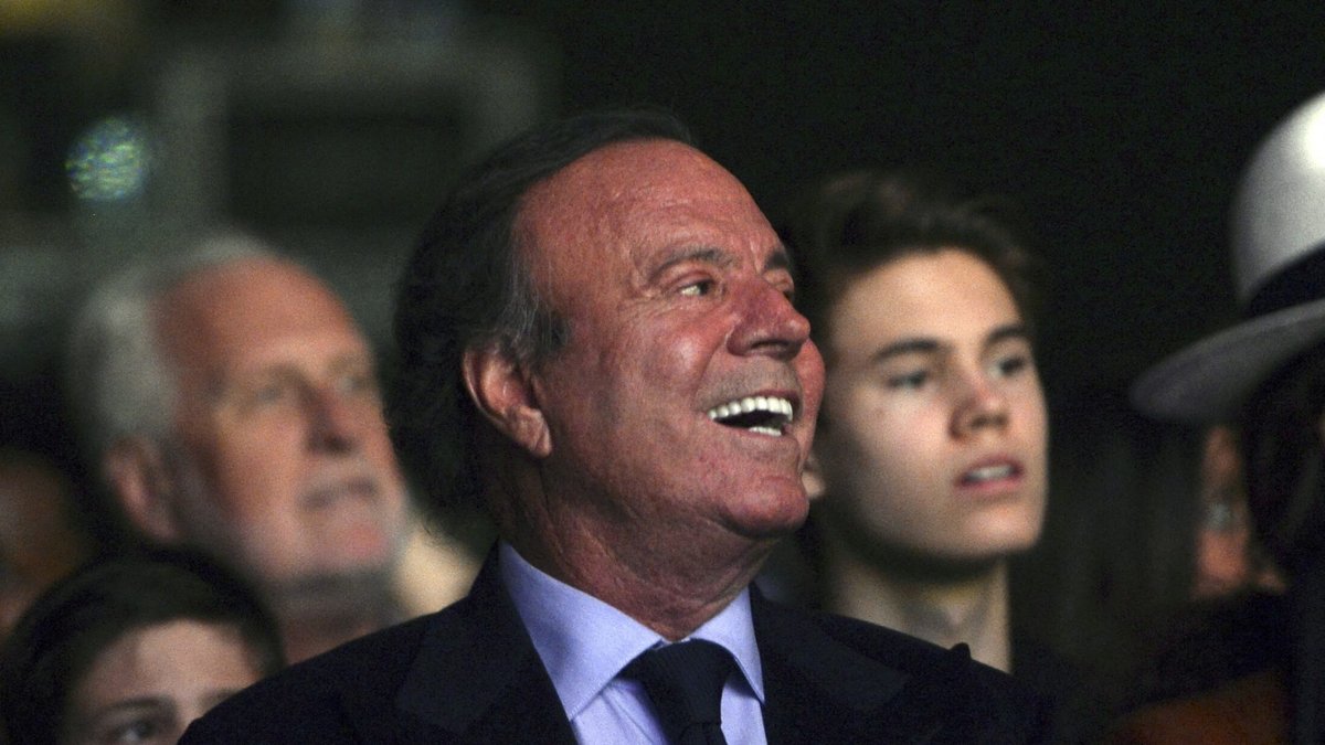 Julio Iglesias portrait dans le cadre de l'affaire