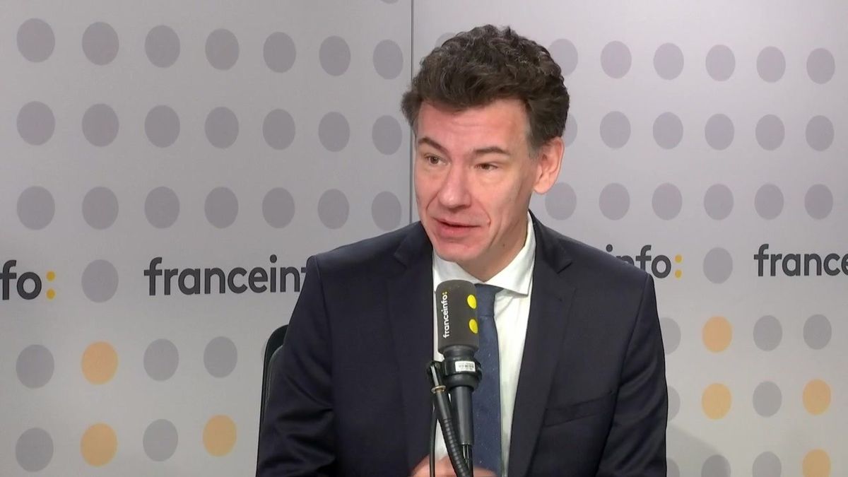 Lycéen en discussion sur Parcoursup