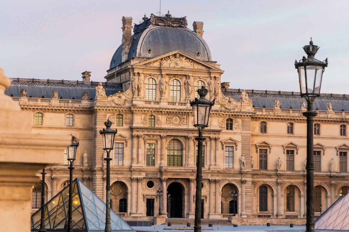 Le musée du Louvre fermé ce lundi, grève