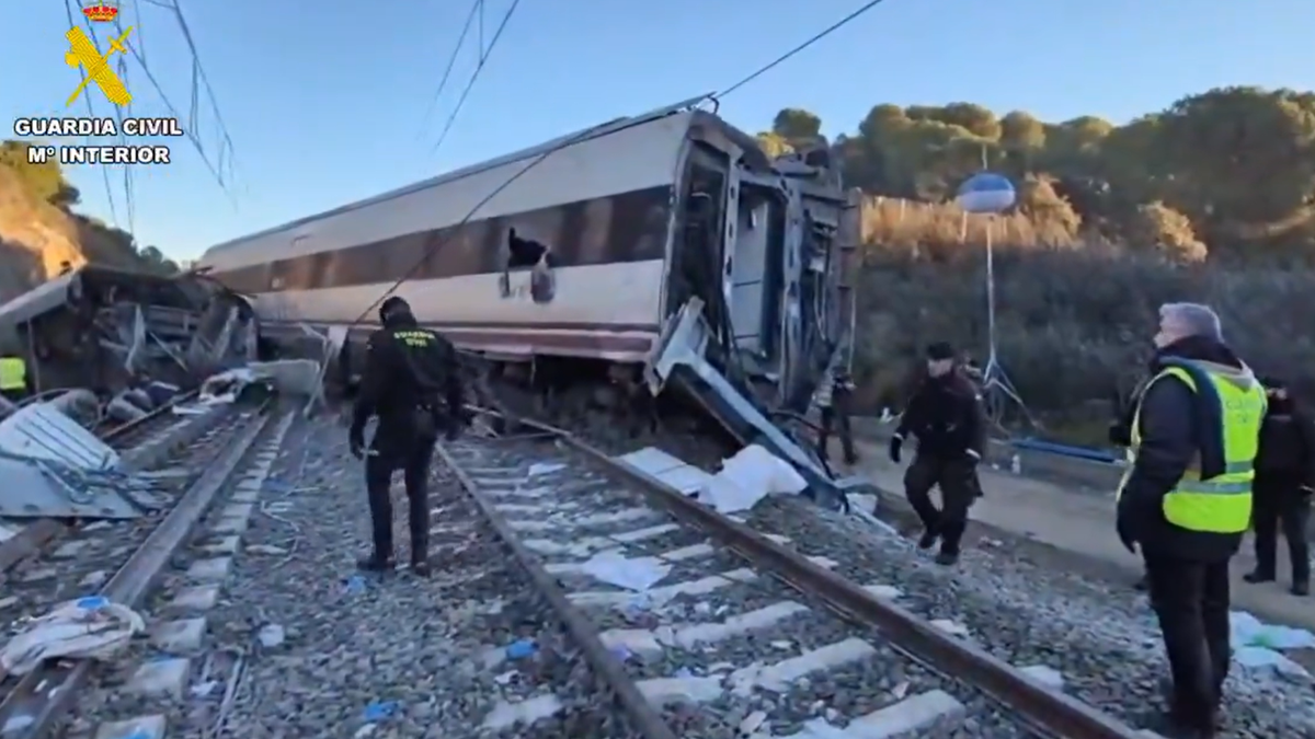 Vue générale des secours sur la scène du déraillement près d’Adamuz (Espagne)