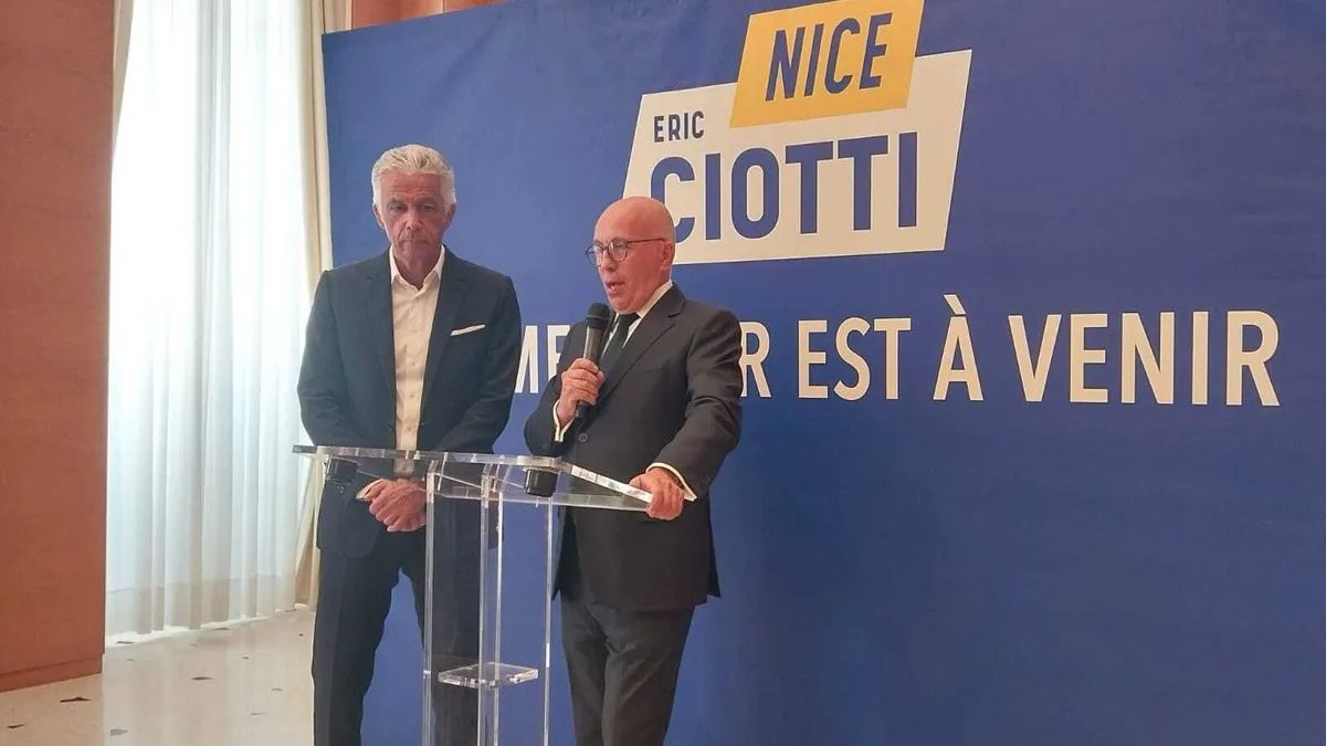 Jean-Pierre Rivère pendant la campagne municipale à Nice