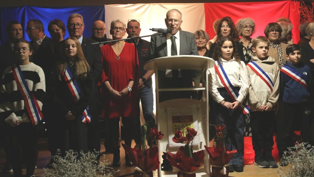 Maire et conseil municipal lors des vœux à Camaret-sur-Aygues