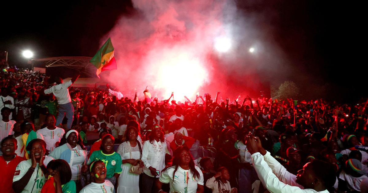 Lions de la Teranga en parade près du centre de Dakar