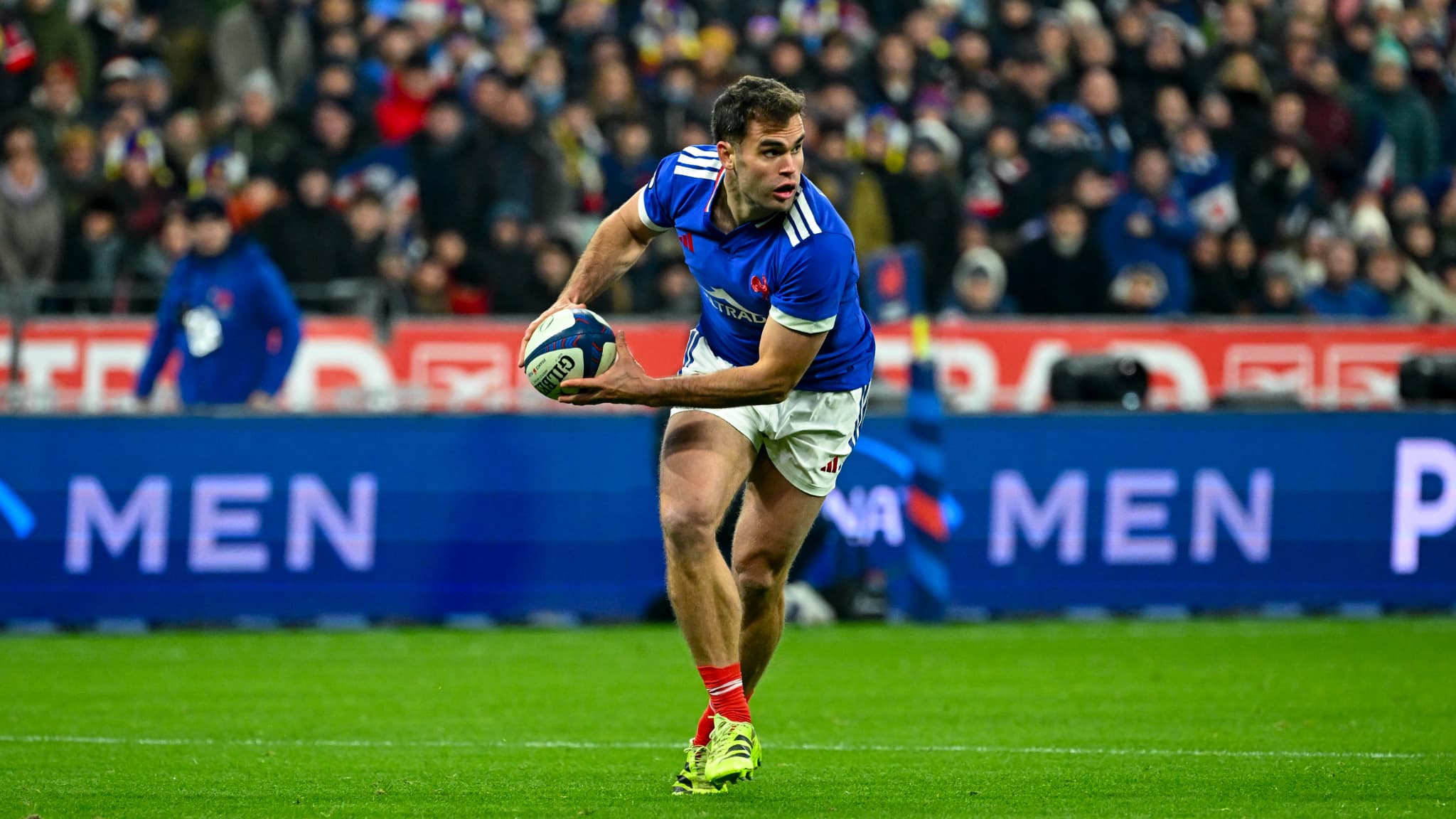 Damian Penaud en action lors d'un match de rugby