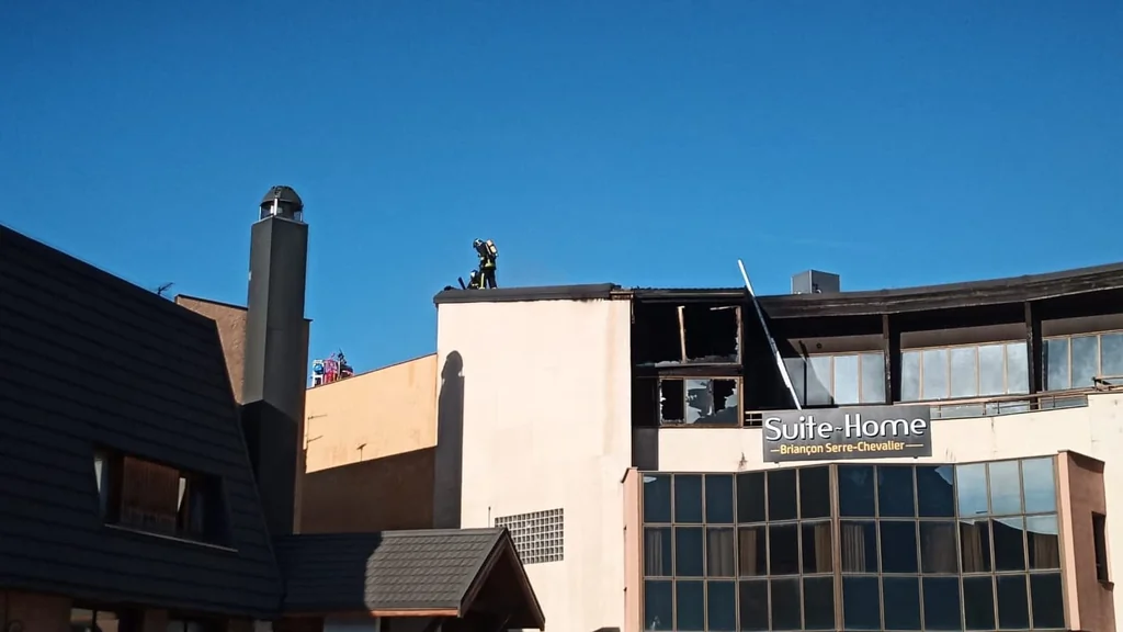 Incendie à Briançon: 30 évacuations dans un hôtel
