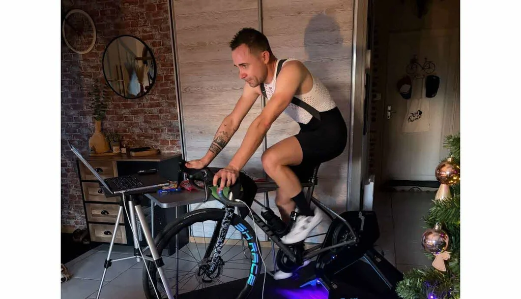 Insolite: 879 km à vélo en 24 heures sans bouger de chez lui