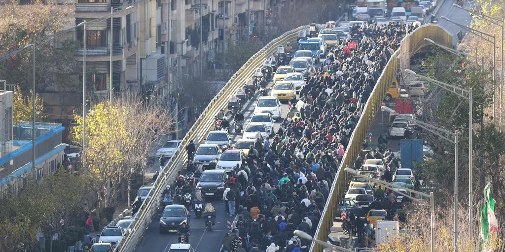 Iran: rassemblements à Téhéran et violences dans l'ouest