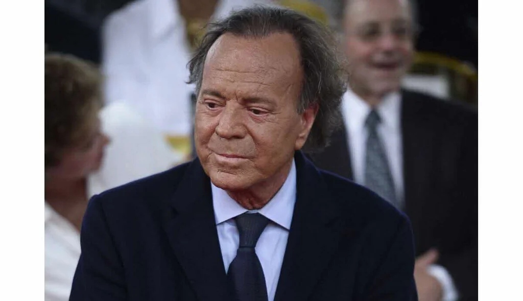 Julio Iglesias accusé: accusations sexuelles et enquête en Espagne