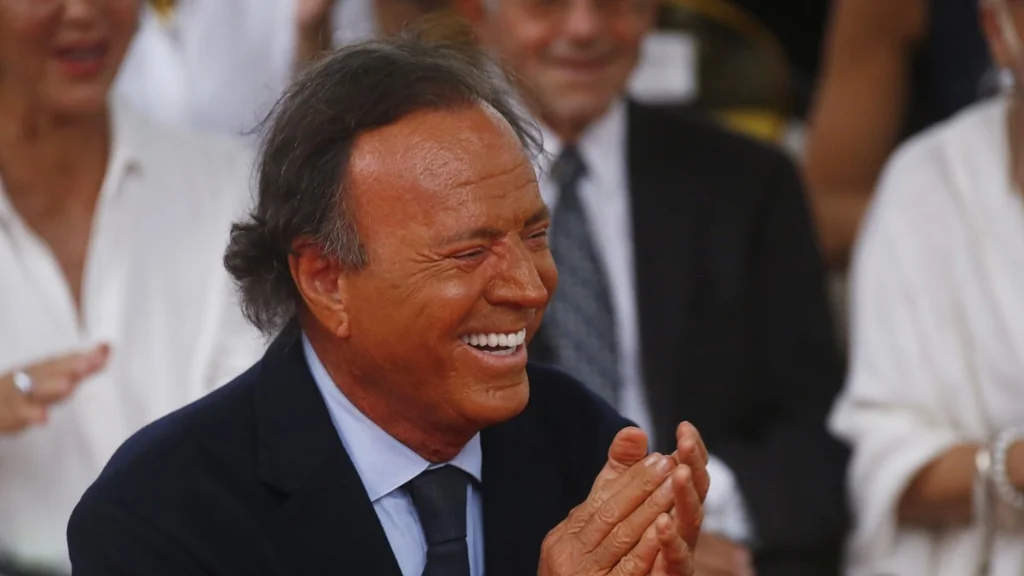 Julio Iglesias accusé d'agressions sexuelles : enquête espagnole