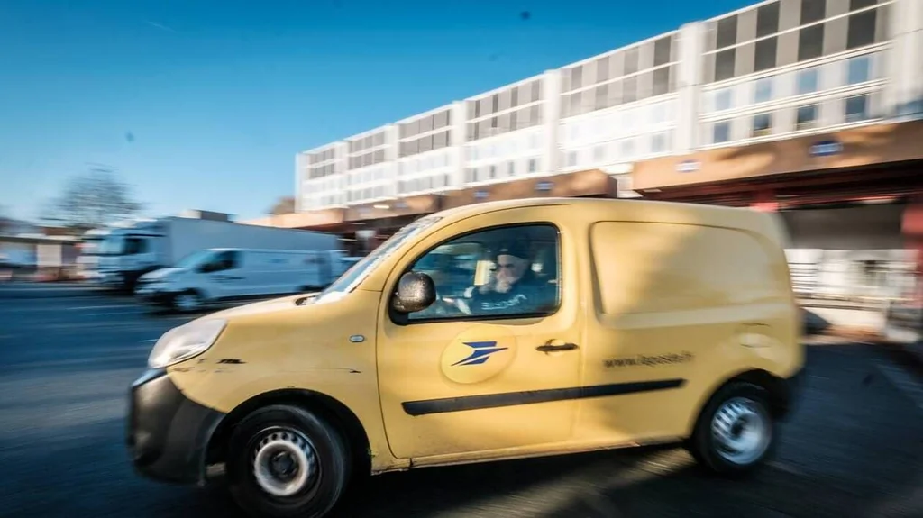 La Poste frappée par une cyberattaque: services en ligne perturbés