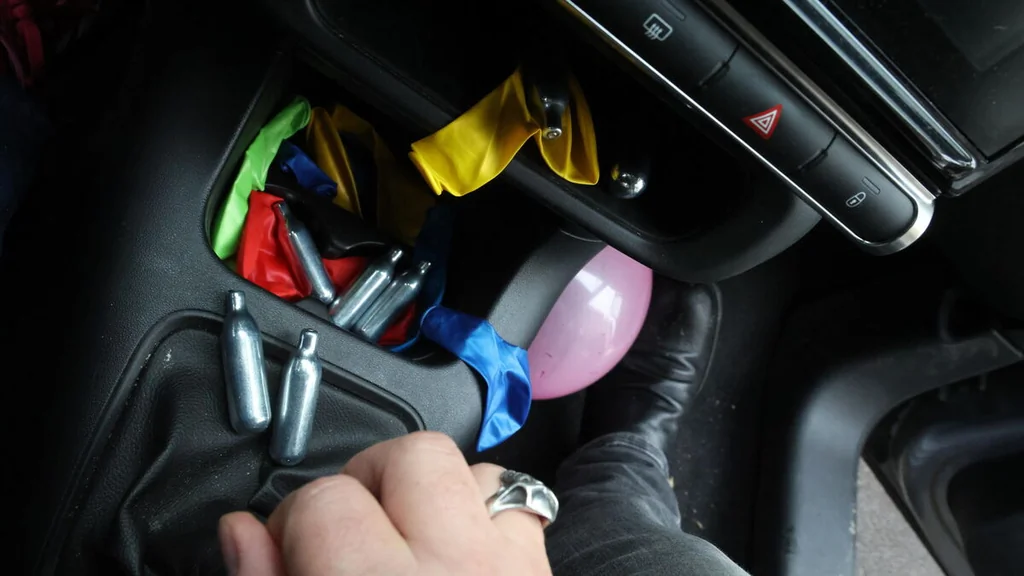 Lyon : un conducteur mis en examen après un accident mortel sous gaz hilarant