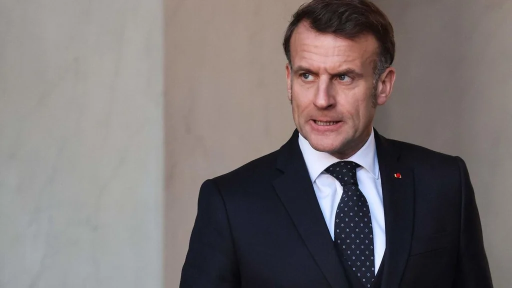 Macron convoque un Conseil de défense d'urgence sur l’Iran et le Groenland