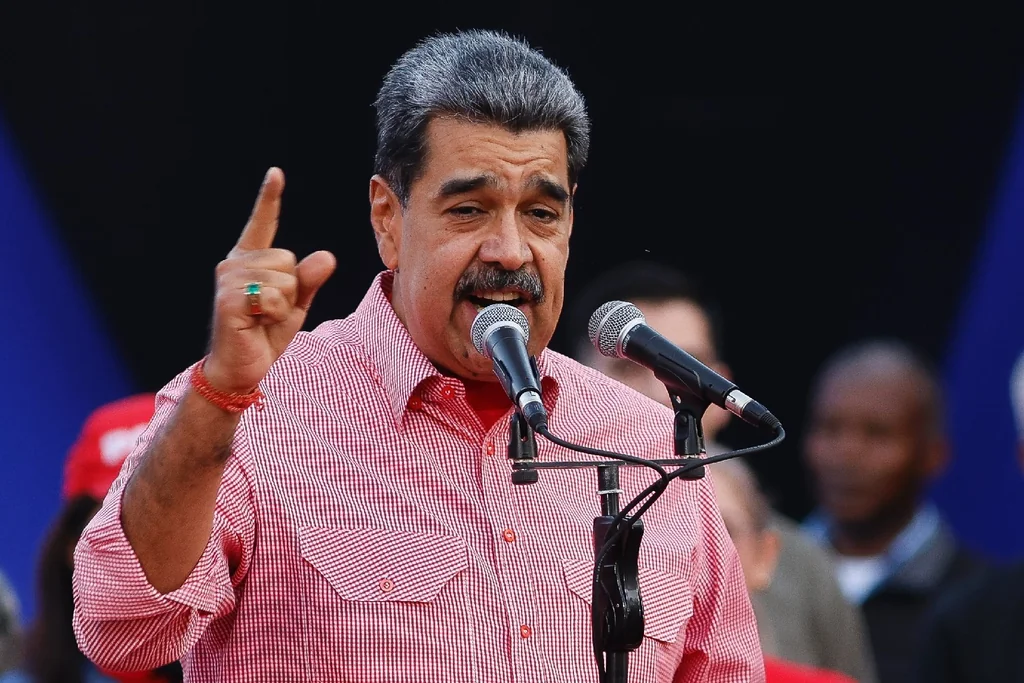 Maduro ouvre la porte au dialogue sans confirmer l’attaque
