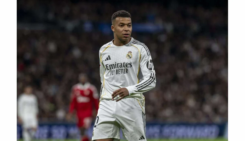 Mbappé forfait trois semaines après une blessure au genou