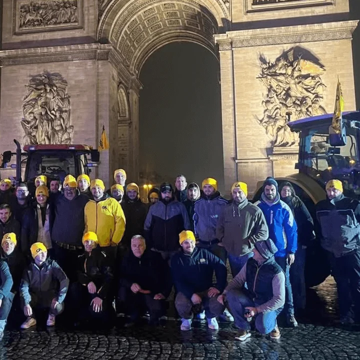 Mobilisation nationale de tracteurs à Paris contre la crise agricole