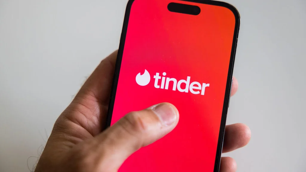 Municipales 2026 : Tinder incite les jeunes à voter via une campagne innovante
