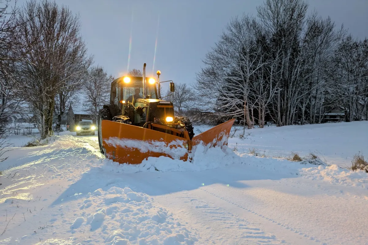 Neige et verglas: difficultés routières en Haute-Loire et Lot