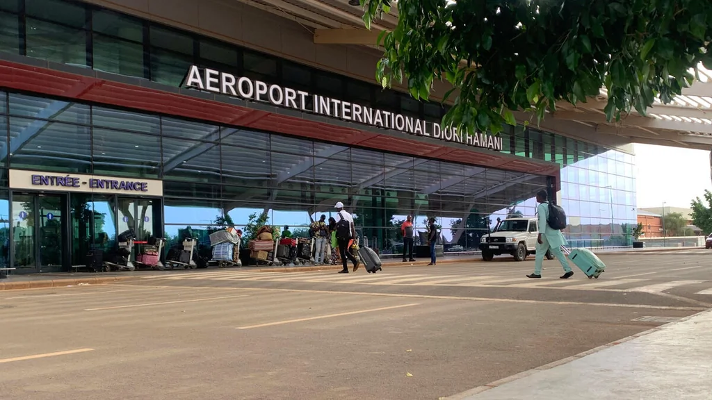 Niger : attaque à l’aéroport de Niamey, la France accusée par la junte