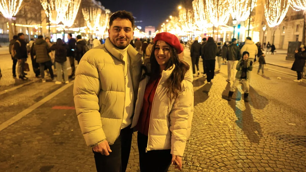 Célébration du Nouvel An sur les Champs-Élysées malgré l'annulation du concert