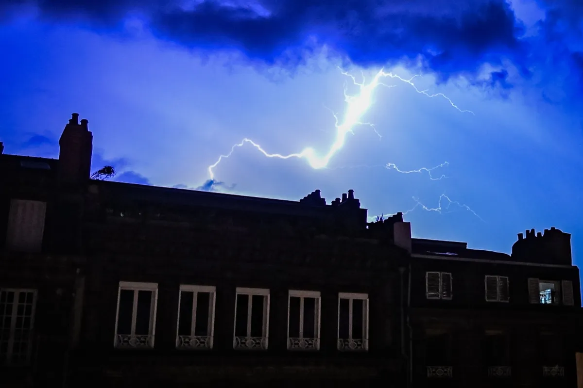 Orages 2025 en France: Puy-de-Dôme et Hautes-Pyrénées frappés
