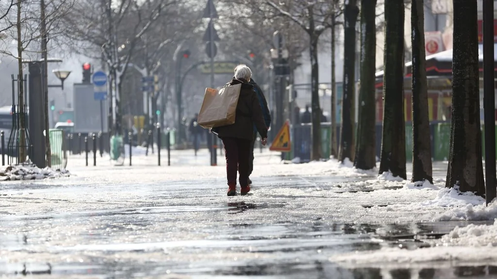 Précautions contre les chutes liées à la neige et au verglas en France