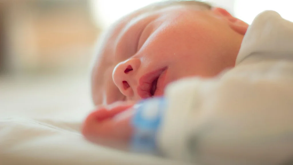 Premiers bébés 2026 en France: naissances à Amiens et Cahors