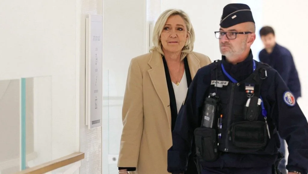Procès en appel des assistants RN: Le Pen face à une décision clé