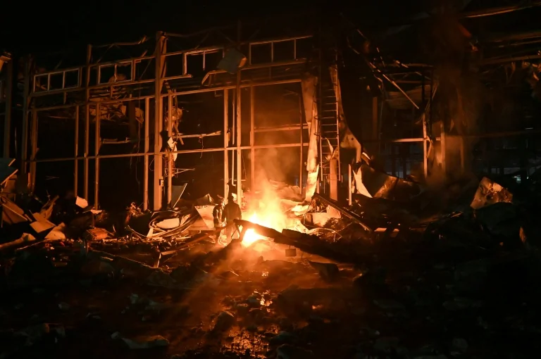 Quatre morts et coupures d’électricité à Kharkiv après frappes russes