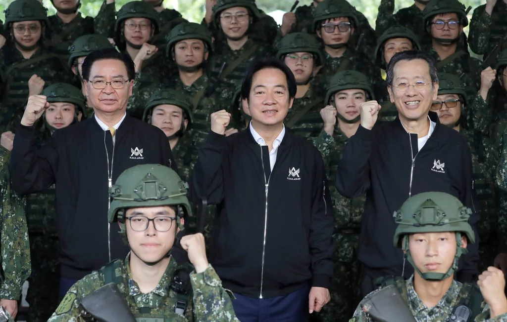 Taïwan : le président s’engage à défendre sa souveraineté face aux exercices chinois