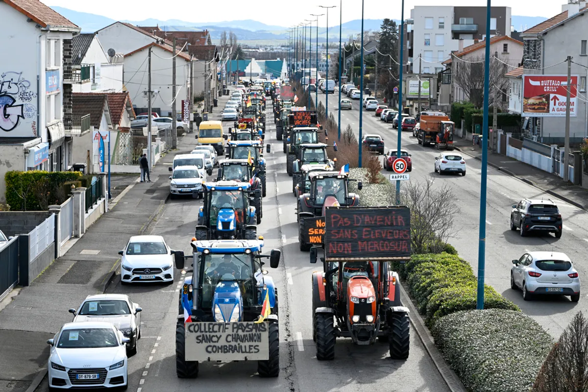 Tracteurs en manifestation dans le Puy-de-Dôme: nouvelle étape des agriculteurs