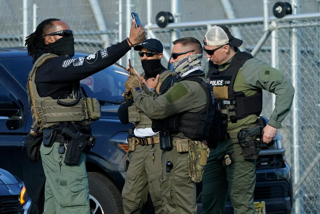 Utilisation de la reconnaissance faciale mobile par ICE pour accélérer les arrestations