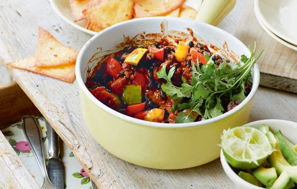 Chili végan aux haricots noirs et chocolat