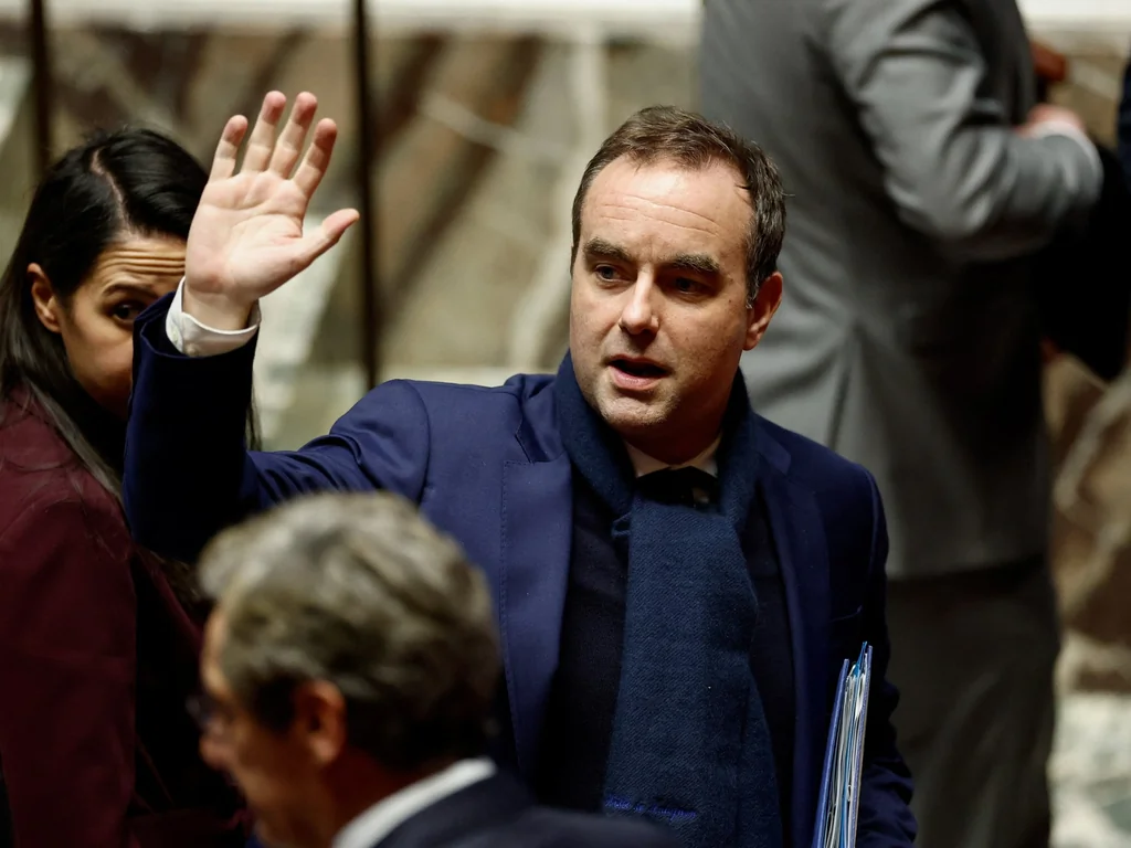 France : motions échouent, budget 2026 adopté, gouvernement sauvé