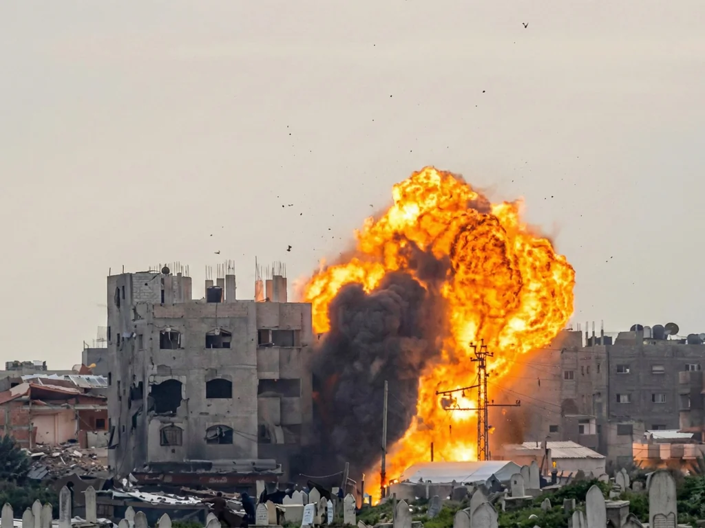 Gaza : Israël évacue des immeubles avant de les bombarder