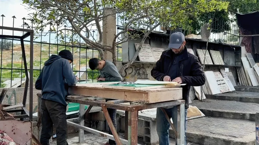 Gaza : la gravure sur marbre qui garde la mémoire des martyrs