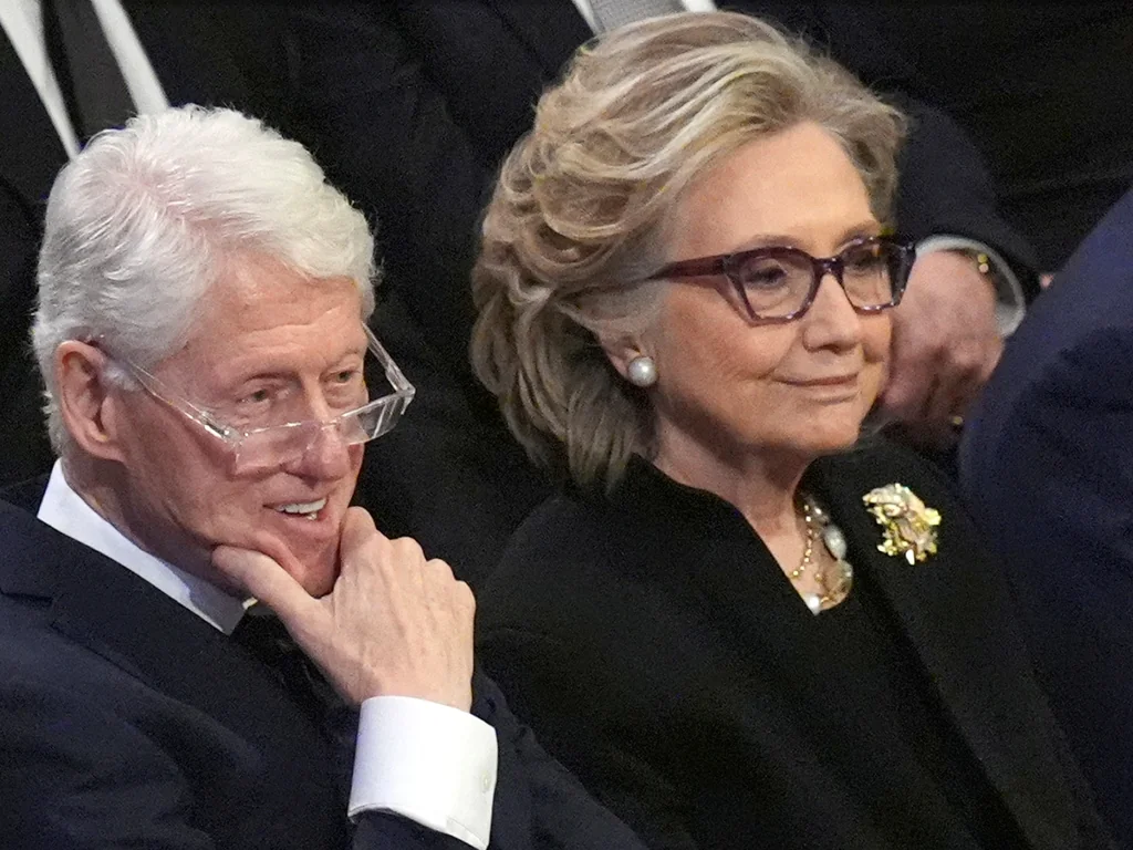 Les Clinton convoqués devant le Congrès pour l'affaire Epstein