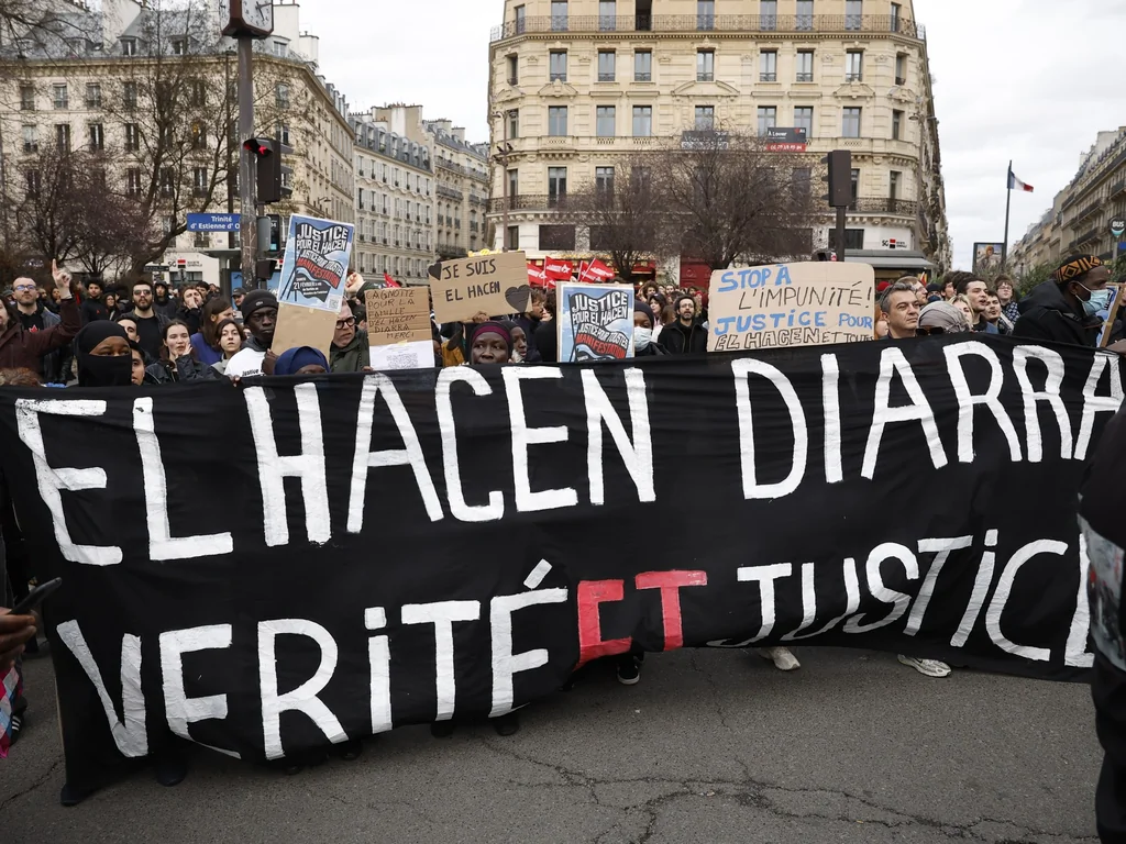 Paris : manifestation pour la justice après la mort de Hassan Diarra