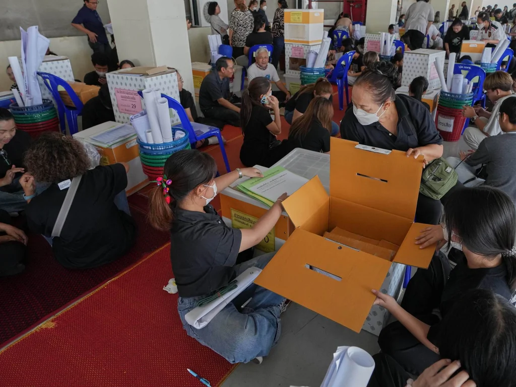 Thaïlande : trois partis majeurs en lice aux élections générales