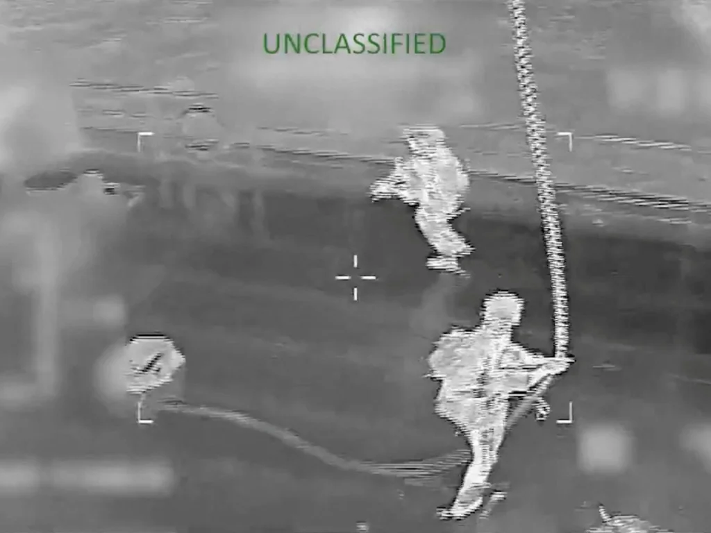 Washington frappe un bateau au Pacifique et saisit une pétrolière