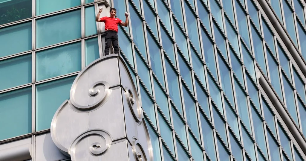 Alex Honnold grimpe Taipei 101 sans corde en solo