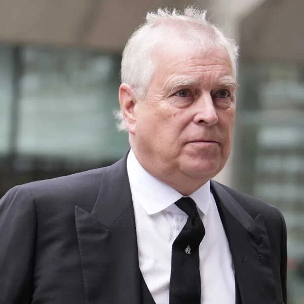 Andrew quitte sa résidence royale plus tôt que prévu suite à l'affaire Epstein