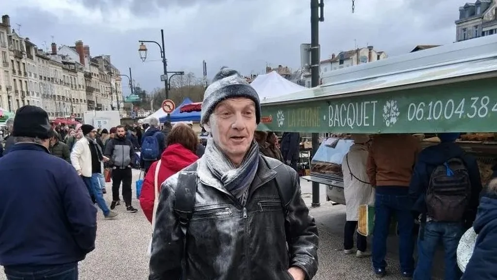 Bayonne: le candidat RN enfariné au marché