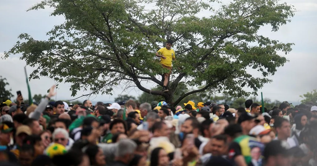 Brésil: foudre sur une manif pro-Bolsonaro à Brasilia, 30 blessés