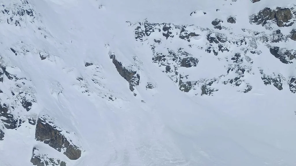 Deux skieurs miraculés sur le Pic du Midi: prudence dans les Pyrénées
