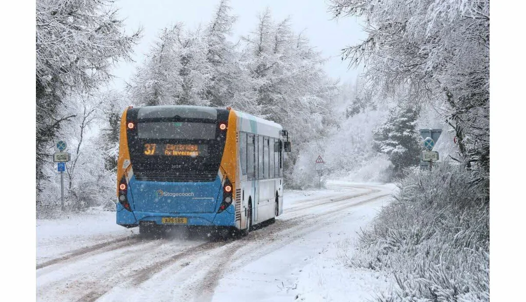 Enfant de 11 ans exclu d’un bus pour les JO: marche sous la neige