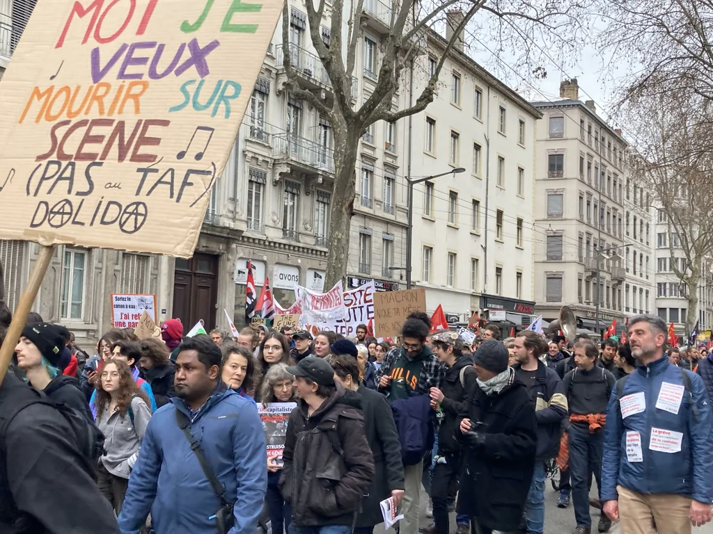 Hausse du chômage des jeunes dans le Rhône : une analyse nuancée