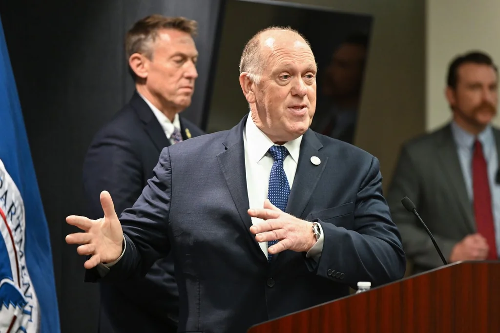 Homan promet des ajustements des opérations anti-immigration