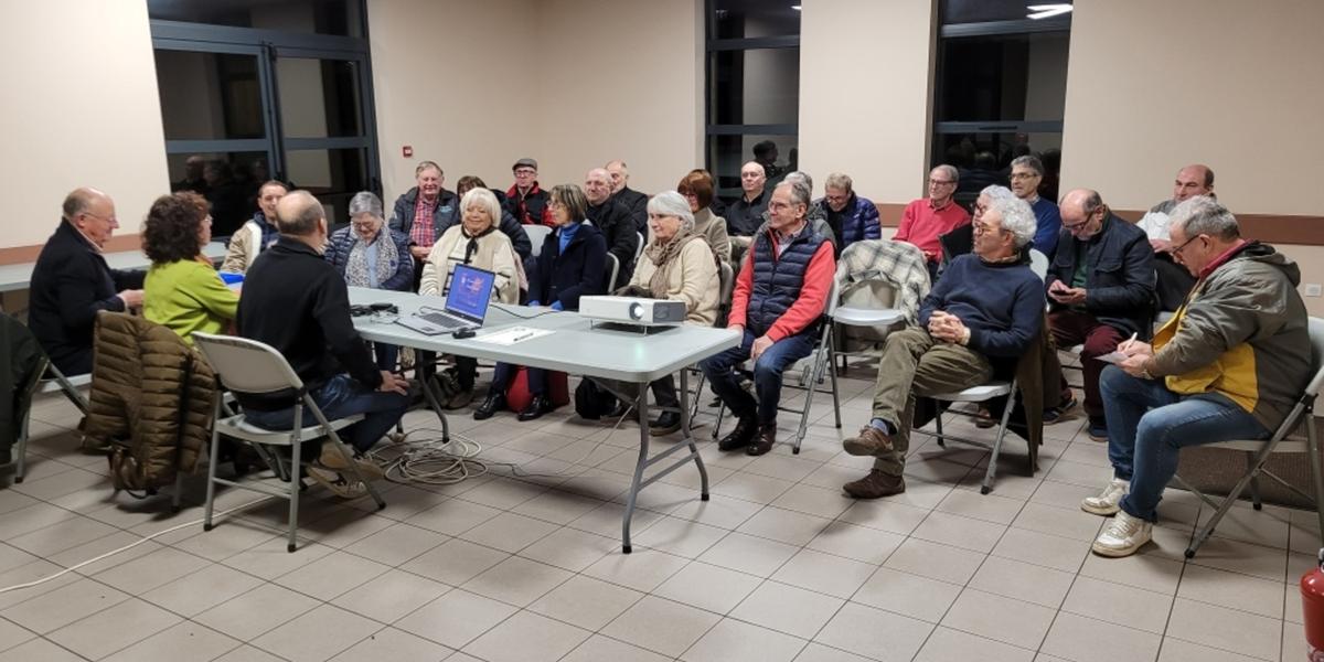 Assemblée générale d'une association locale dans le Sud-Ouest